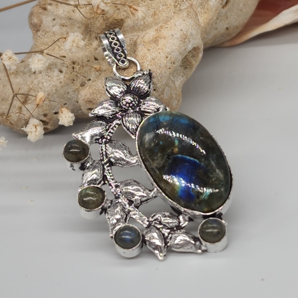 Stunning Floral Natural Labradorite Stone Silver Pendant - Picture 1 of 6